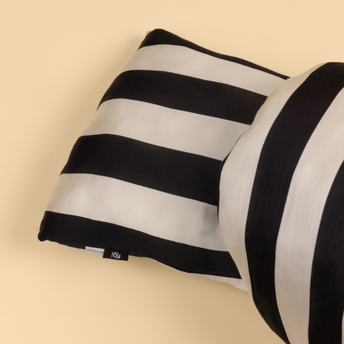 Pretzel Knot (includes filler)