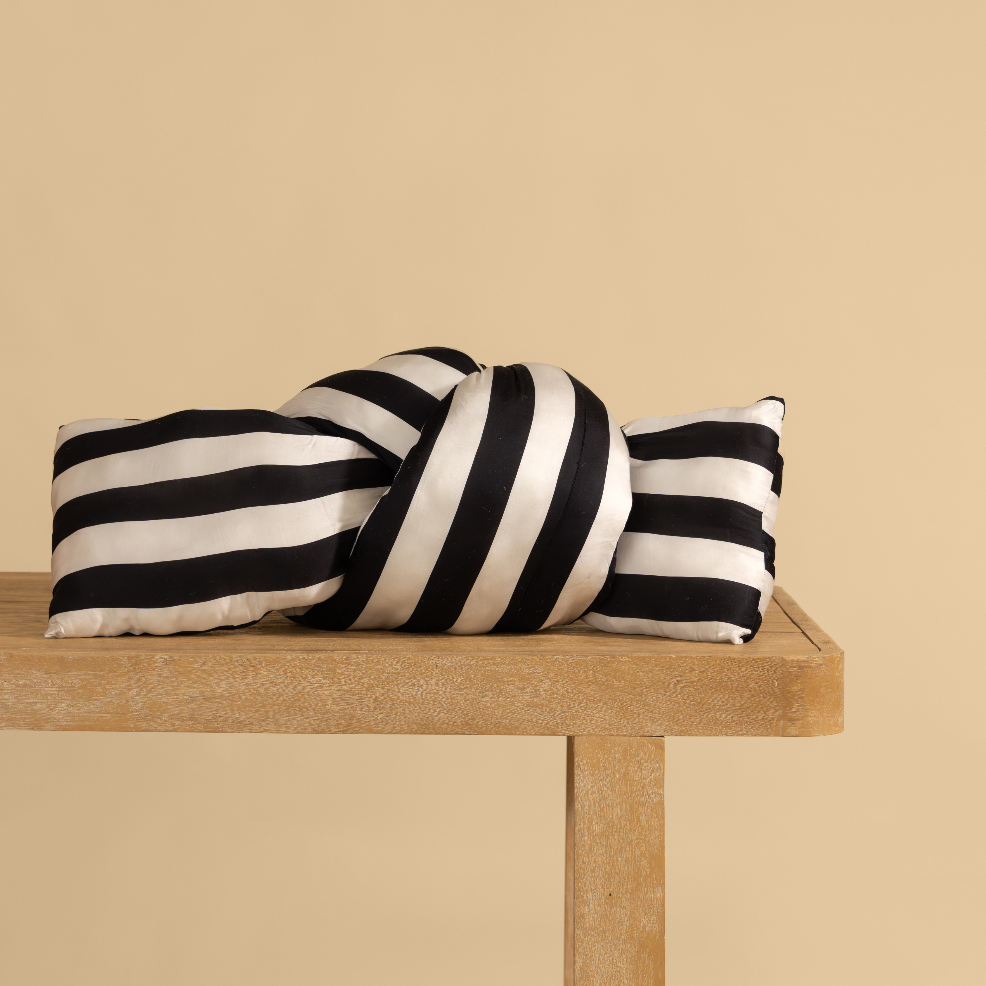 Pretzel Knot (includes filler)