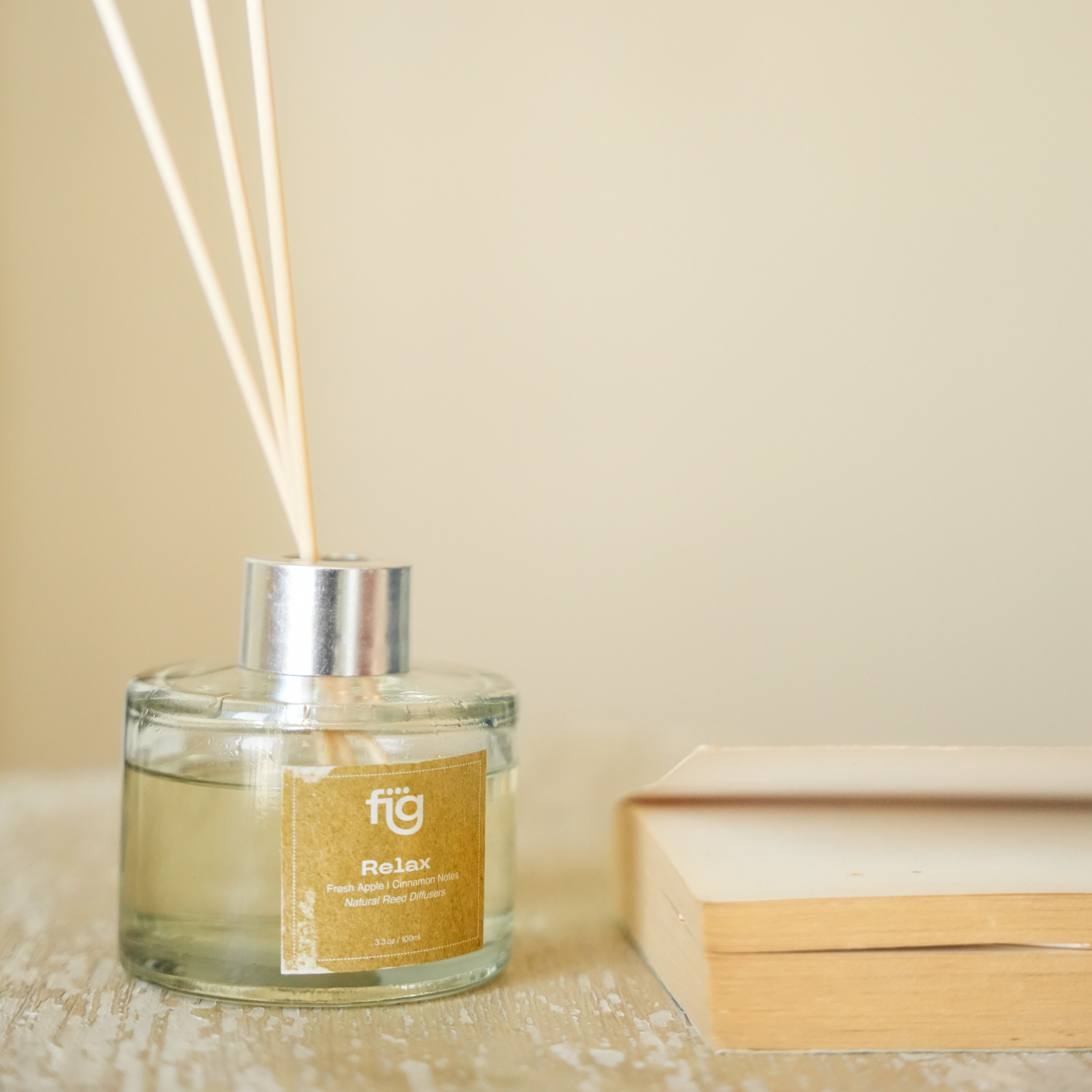 Relax Apple and Cinamon Reed Diffuser