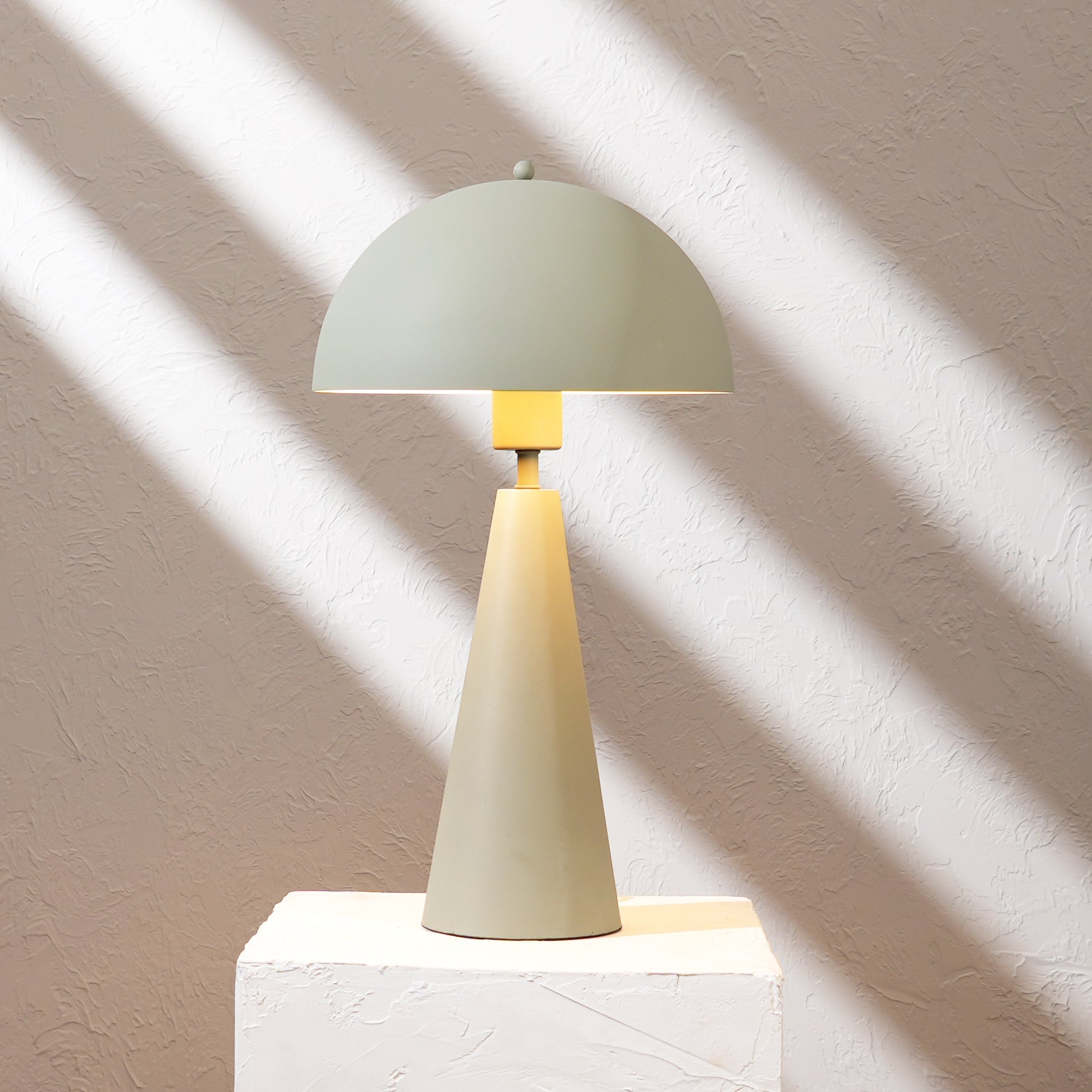 Hoa Sphere Table Lamp