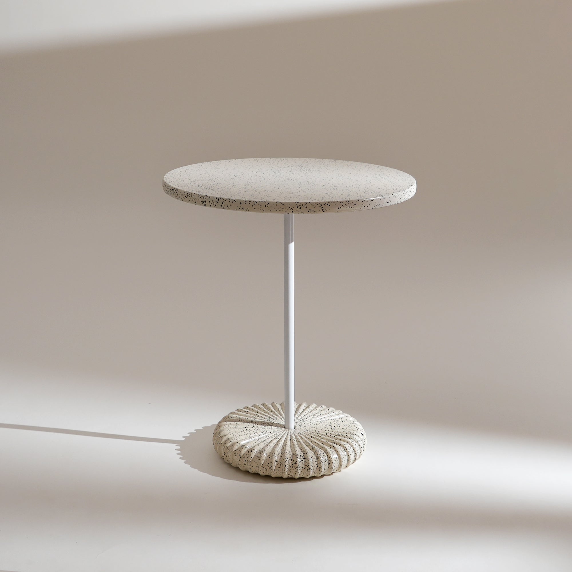 Concrete Table off-whte