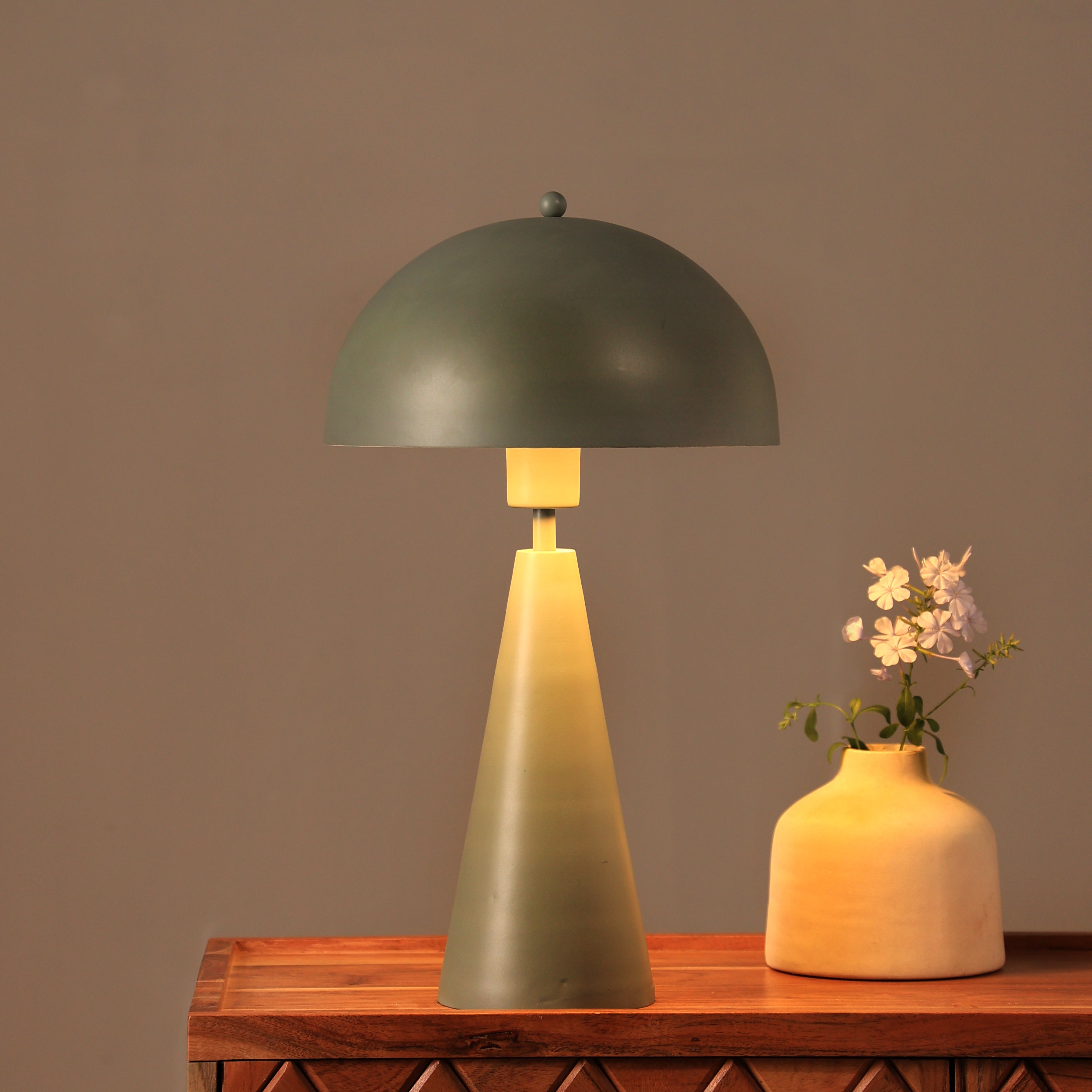 Hoa Sphere - Table Lamp, Modern Scandinavian Design, Premium Metallic Finish, Easy Installation