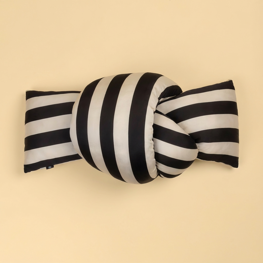 Pretzel Knot (includes filler)