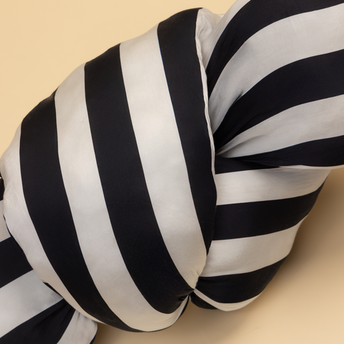 Pretzel Knot (includes filler)