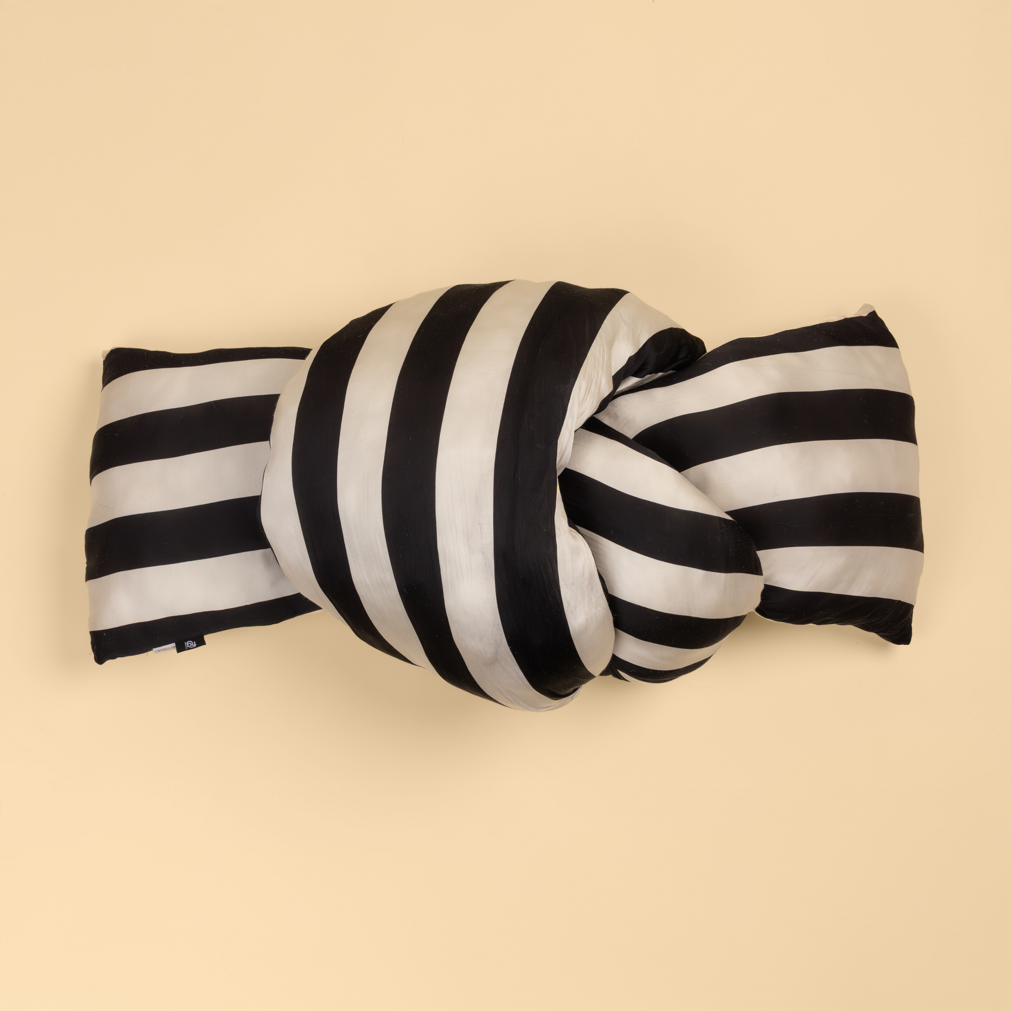 Pretzel Knot (includes filler)