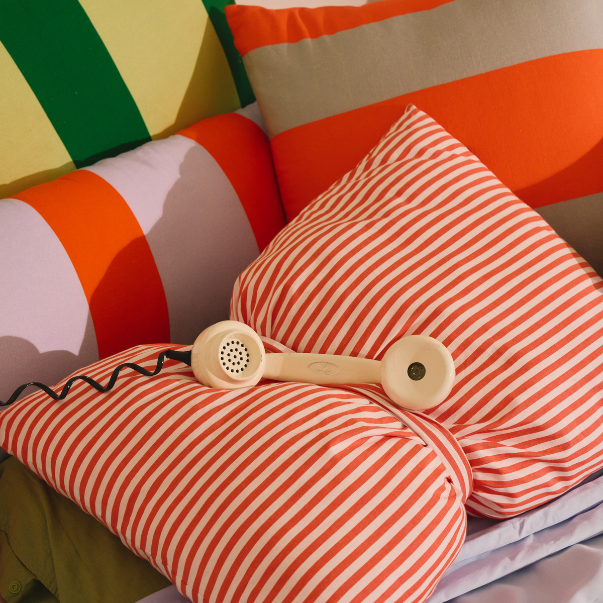 Bow Cushion (includes filler)