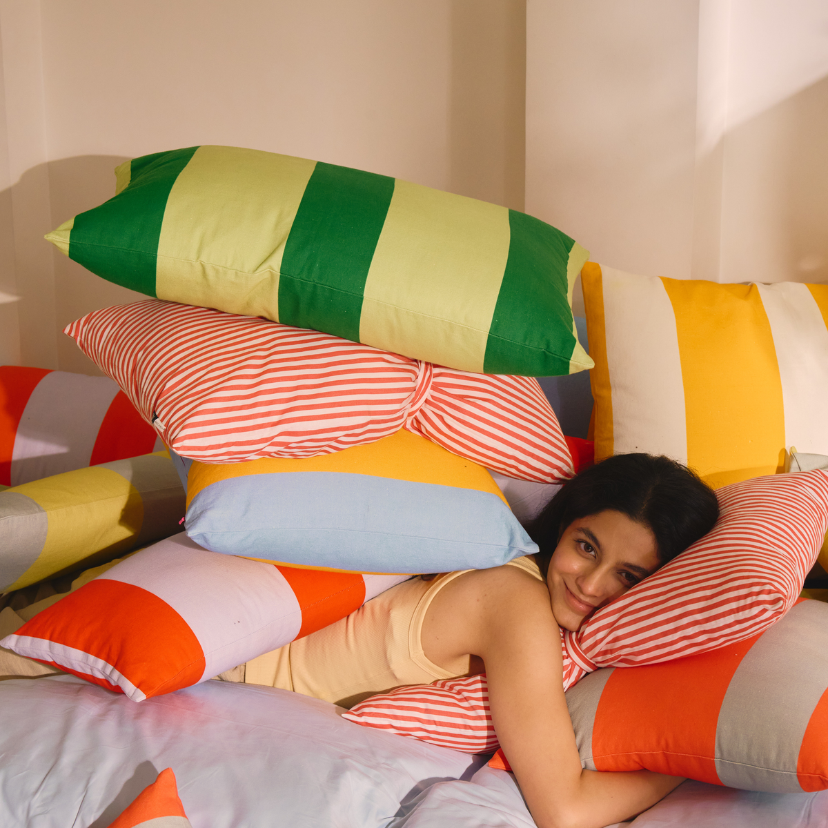 Bow Cushion (includes filler)