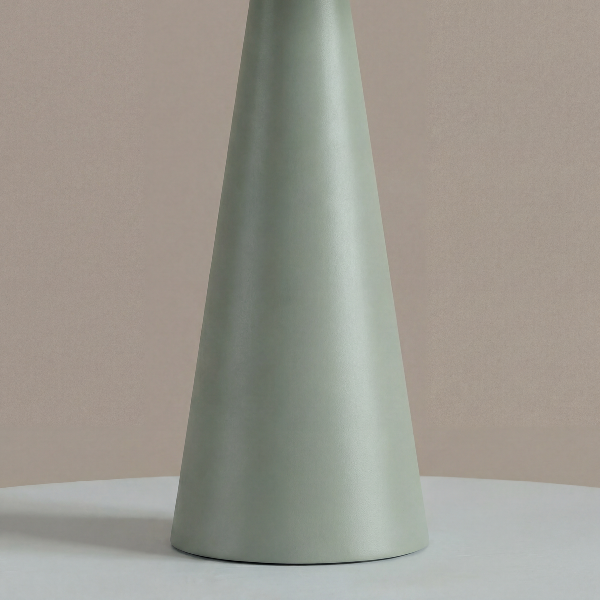 Hoa Sphere Table Lamp