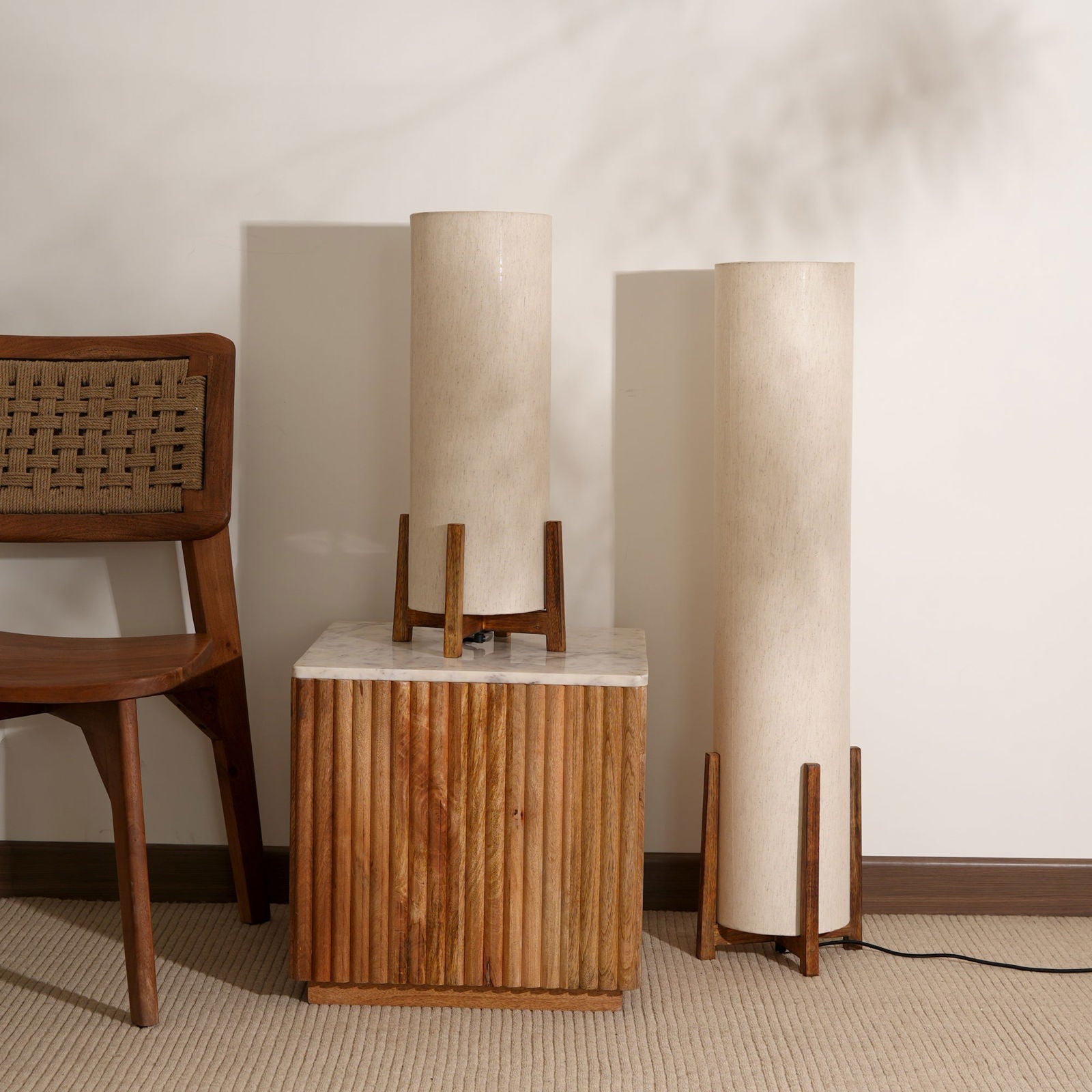 Four Finger - Floor Lamp, Linen and 100% Mango Wood - FIG Living - 