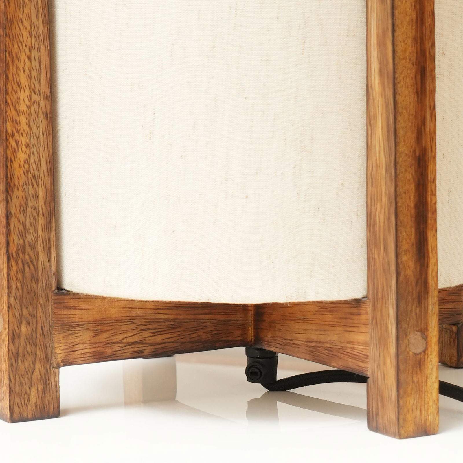 Four Finger - Floor Lamp, Linen and 100% Mango Wood - FIG Living - 